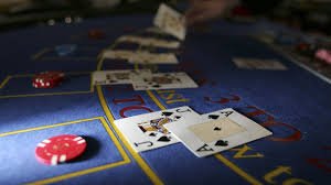 Strategi Casino Hold'em dengan rekomendasi taruhan berdasarkan kekuatan tangan