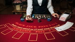 Meja Dragon Tiger langsung di 29agen dengan dealer dan kartu yang ditampilkan di layar