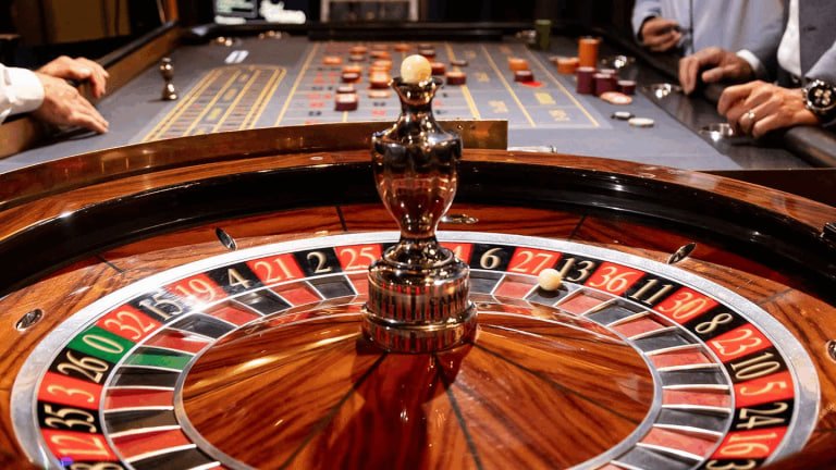 Meja permainan Poker Indonesia di 29agen dengan kartu dan chip